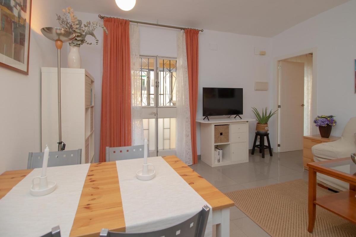 C52 - Seaside 2 Bedrooms By The Center Малага Екстериор снимка