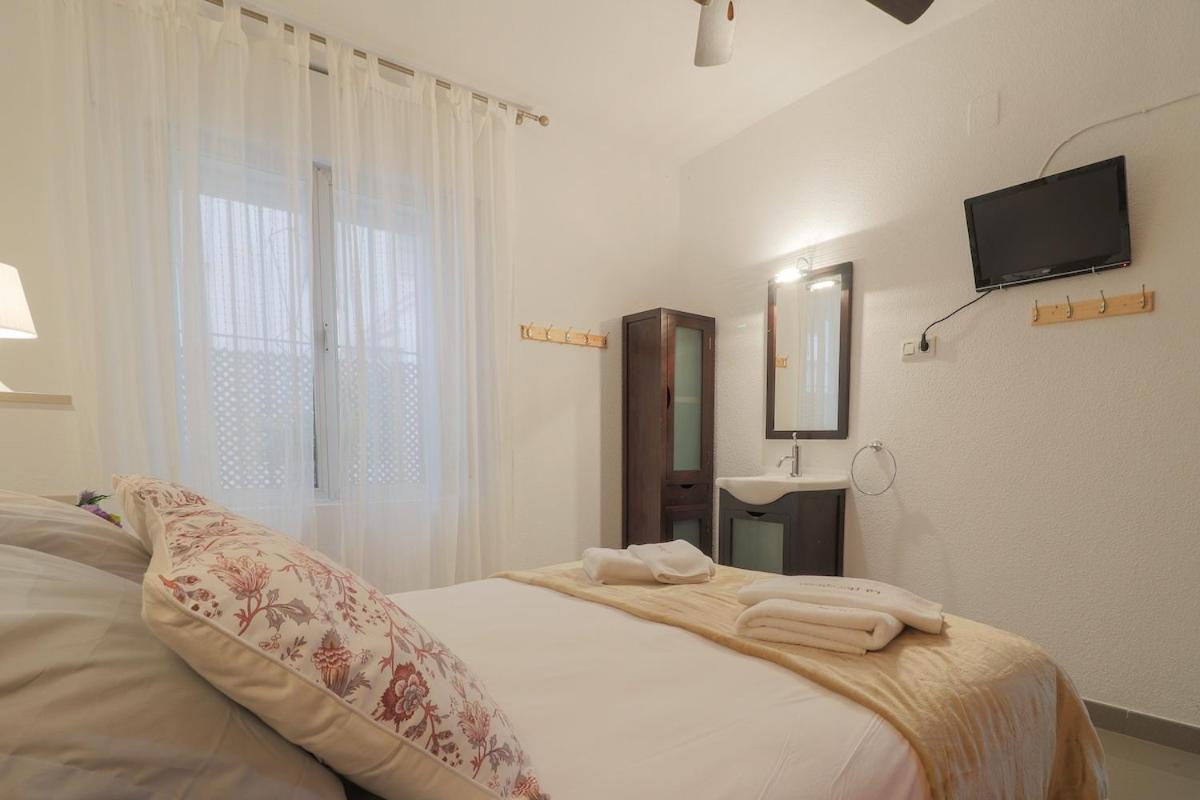 C52 - Seaside 2 Bedrooms By The Center Малага Екстериор снимка